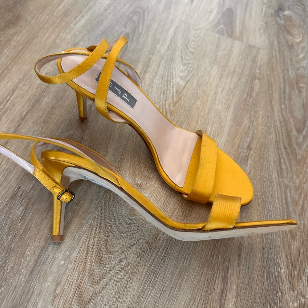 Sarah Jessica Parker size 39 ankle strap sandals